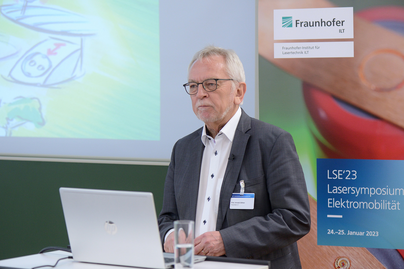 Prof. Arnold Gillner, Head of Business Development at Fraunhofer ILT: "It is not only important to reduce the energy consumption in the production of batteries in the long term. We need to increase their energy density through new materials."  