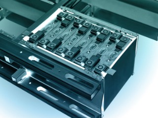 X-rays for better batteries in electric cars: In future, manufacturers of electric car batteries could use compact X-ray sources to X-ray the batteries (symbolic image).
