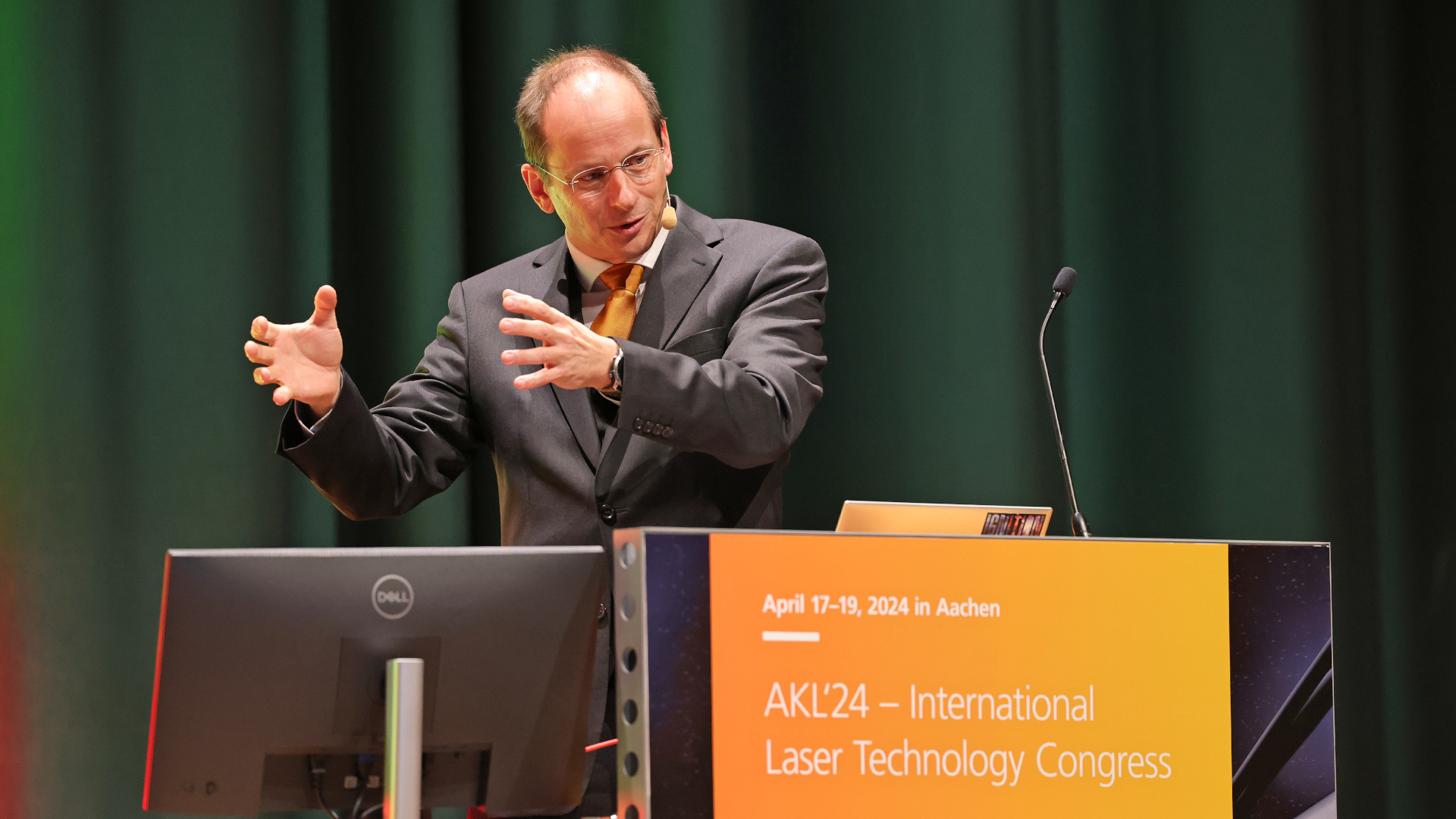 Prof. Constantin Haefner opened the Gerd Herziger Session with his presentation entitled "Effects of digitalization and AI on value creation and business models in laser technology".