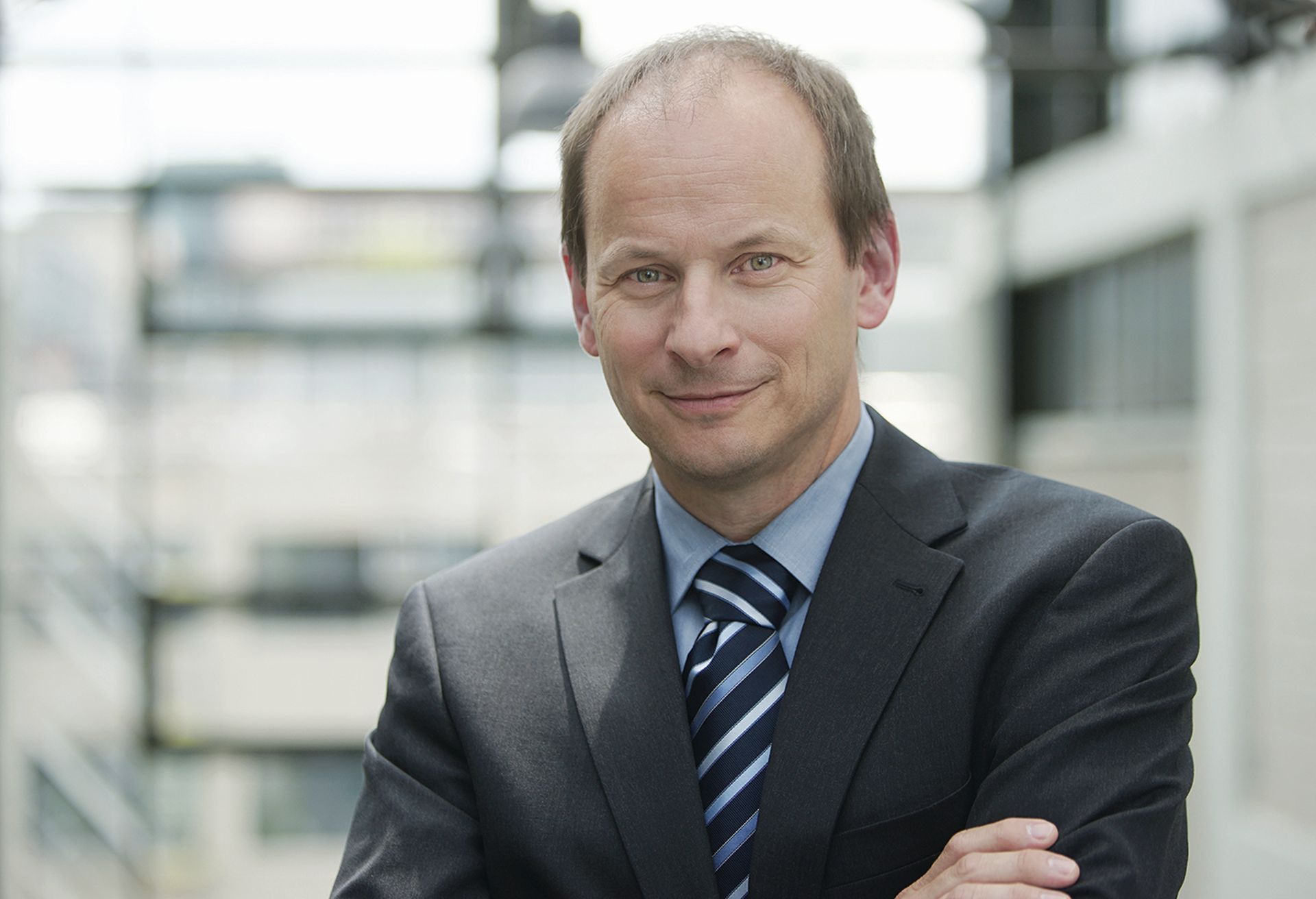 Prof. Constantin Häfner löst Prof. Reinhart Poprawe als Sprecher für den Forschungscampus DPP ab.