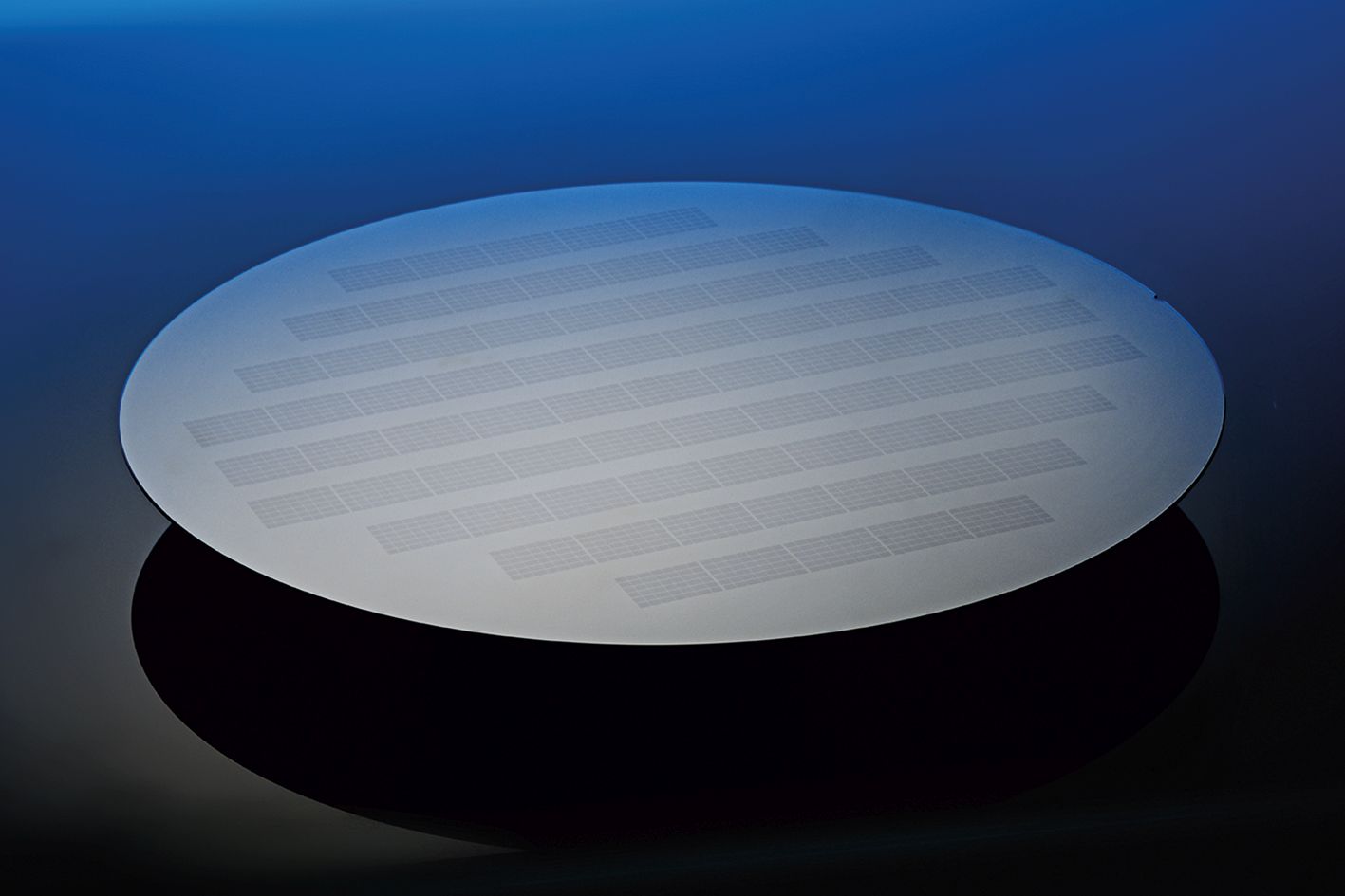 Schonende Hochtemperatur-Kristallisation: Das Fraunhofer ILT hat mit dem Fraunhofer ISIT und IST ein selektives, laserbasiertes Kristallisationsverfahren für die Herstellung von MEMS-Sensoreinheiten direkt auf aktiven Schaltkreisen entwickelt. 