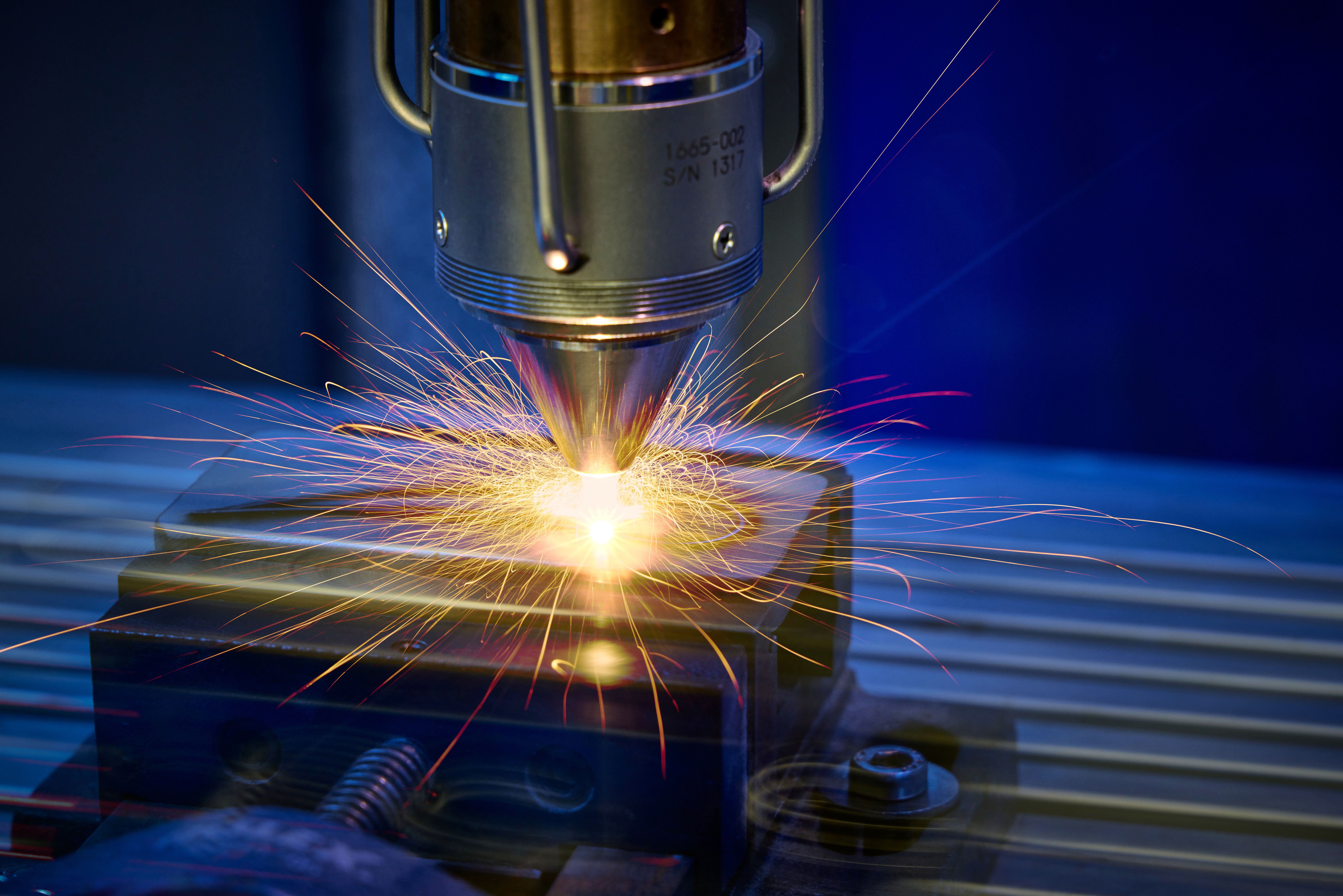 Für Anwendungen der Wasserstoff-Industrie eignet sich das Laserauftragschweißen (engl. Laser Material Deposition, LMD) – etwa zur Herstellung von Elektrolyseuren, die oft aus unterschiedlichsten Werkstoffpaarungen bestehen.
