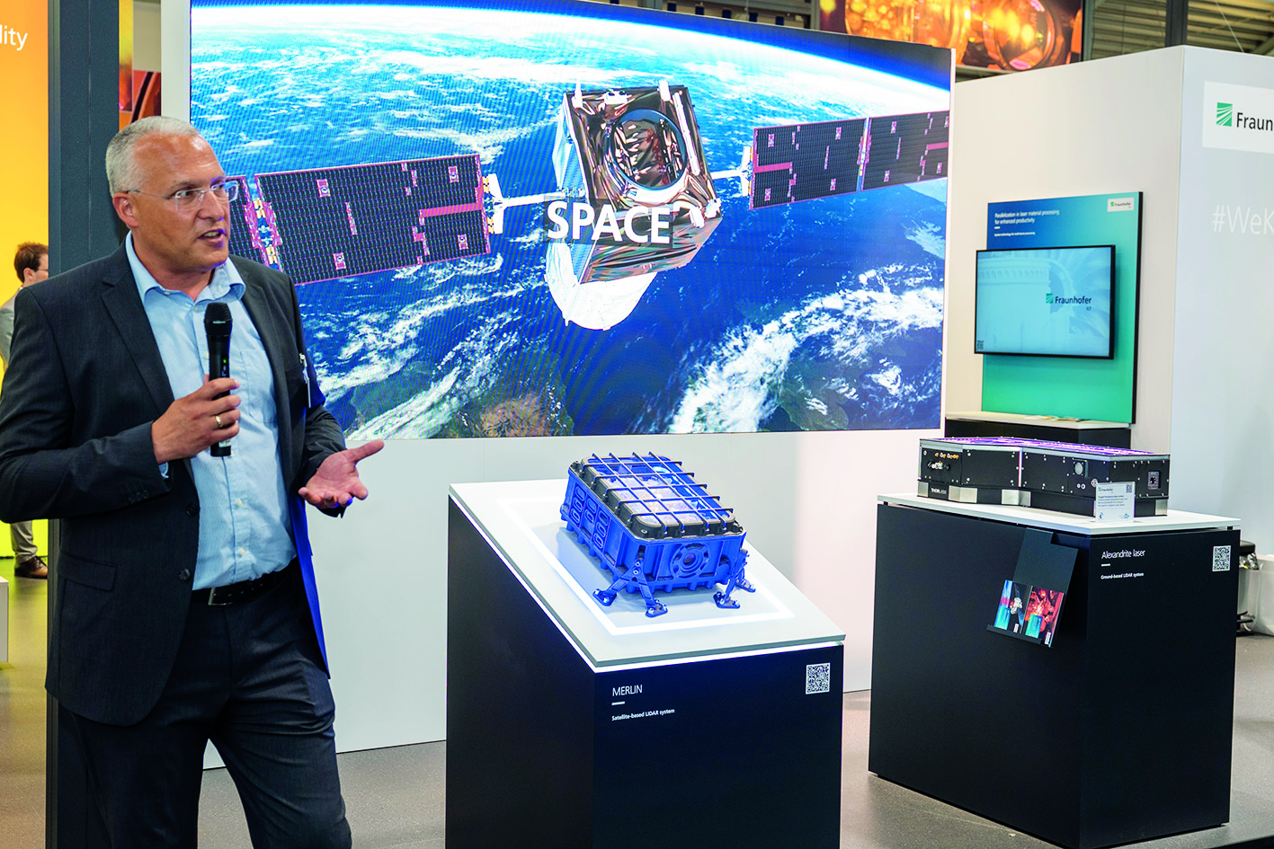 Seit mehreren Jahren setzt das Fraunhofer ILT LIDAR-Systeme (Light Detection and Ranging) für die Klimaforschung ein. Auf der LASER World of PHOTONICS stellten die Forschenden erdgebundene, helikopter- und satellitengestützte Systeme vor.