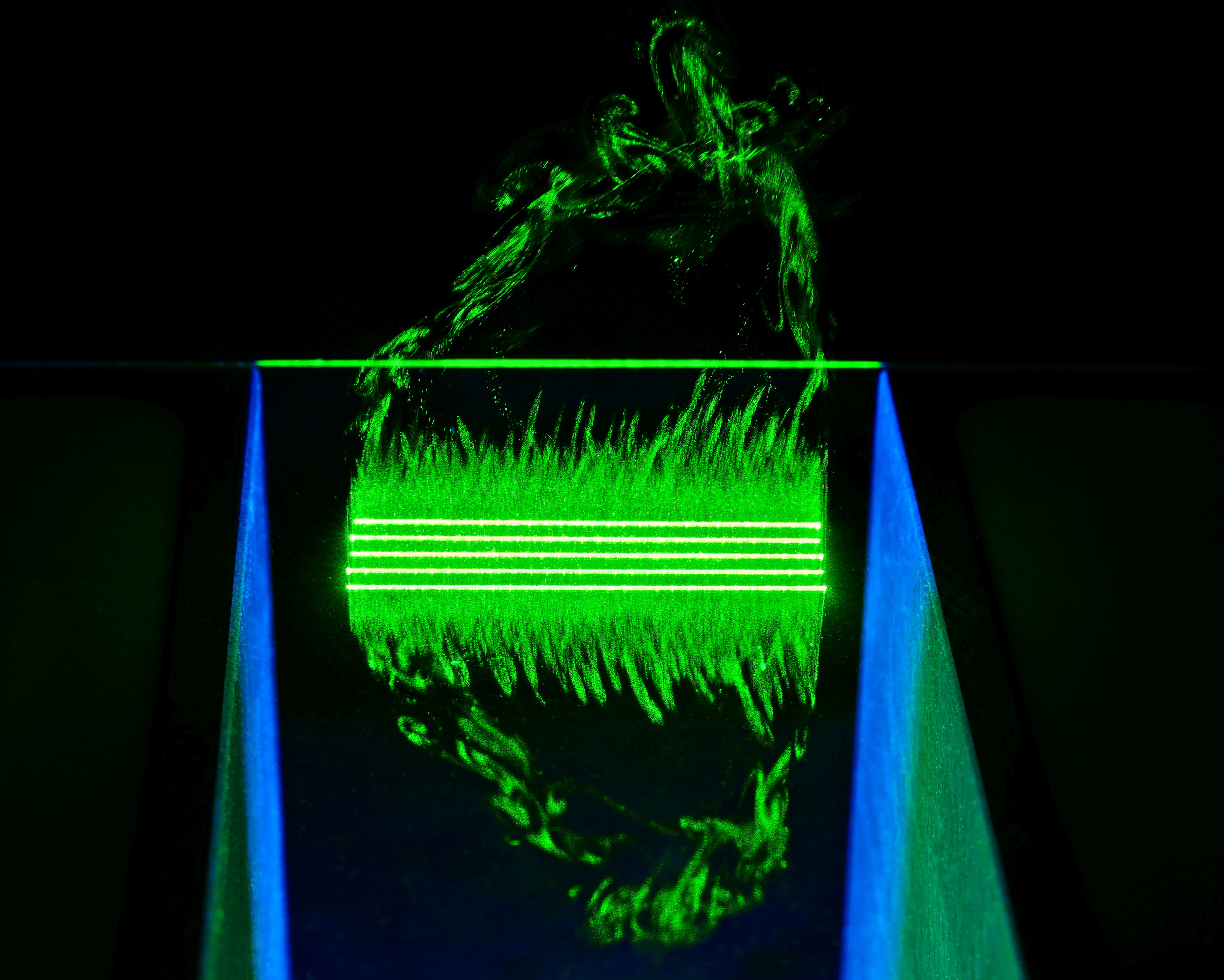 Laser-Ablation von ITO auf flexiblem PET-Substrat.