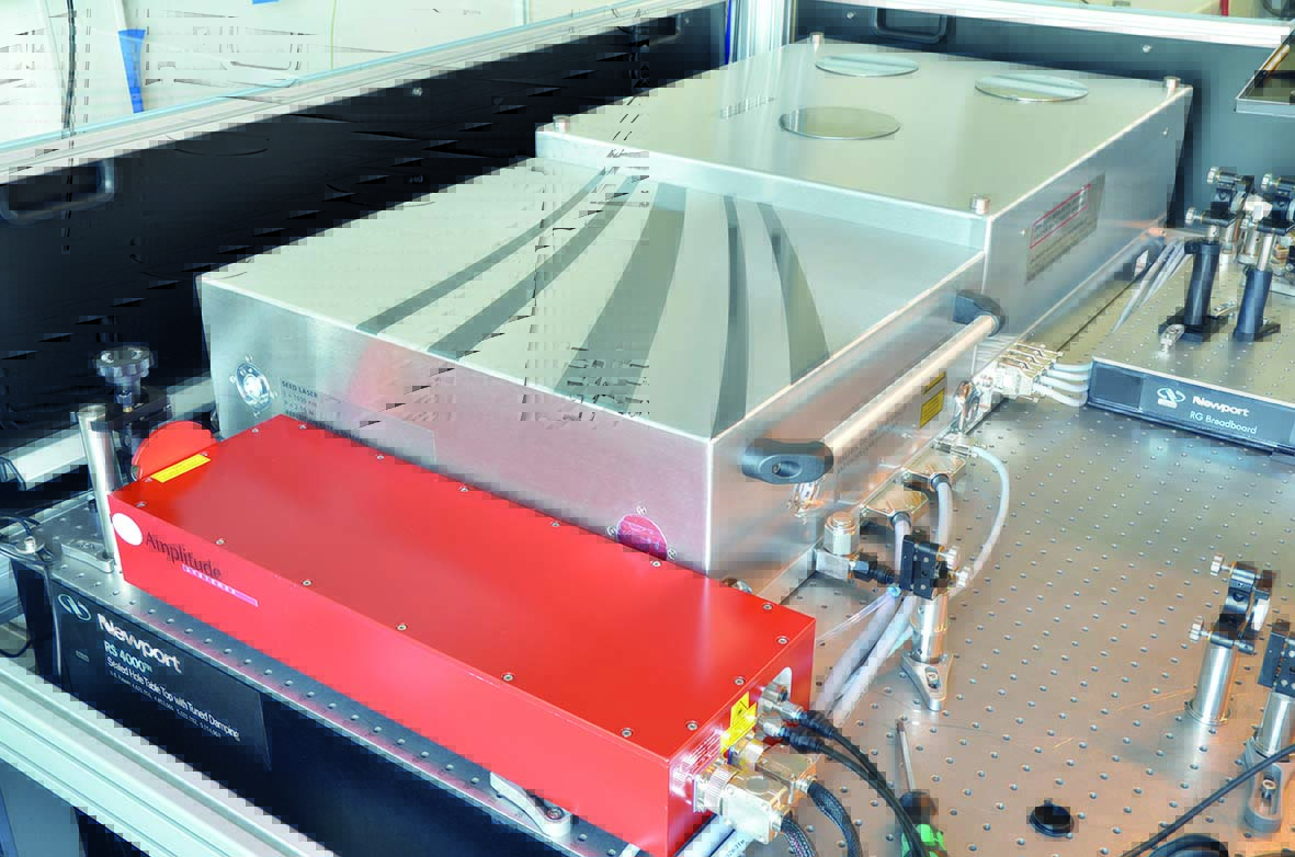 Eine ähnliche 500 W-InnoSlab-UKP-Strahlquelle wird in der User Facility des Fraunhofer ILT für Applikationsuntersuchungen bereitgestellt.