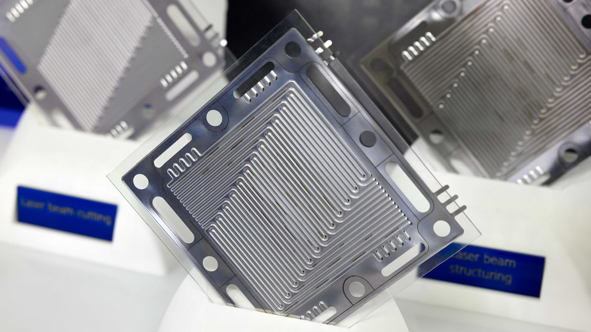 Laser-machined bipolar plates: Precise technology for improved corrosion resistance and efficiency in fuel-cell production.