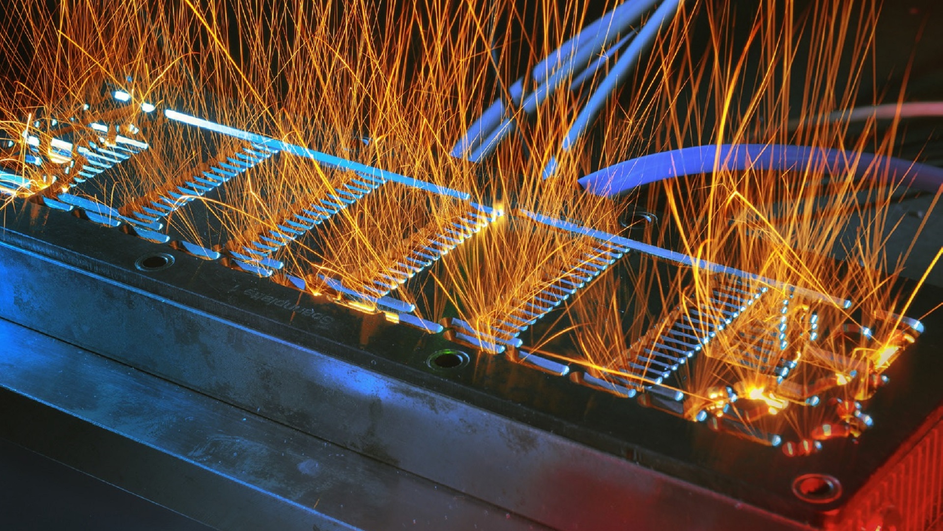 Double-beam welding of a bipolar plate: The innovative process enables faster and more efficient production of PEM fuel cells through the use of two simultaneous laser beams.