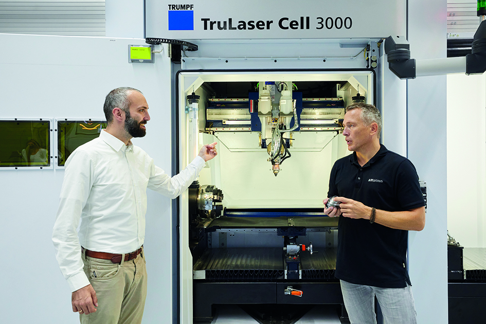 Experts discuss metallic 3D printing: toolcraft board member Christoph Hauck and Dr. Thomas Schopphoven, group leader Laser Material Deposition at Fraunhofer ILT.
