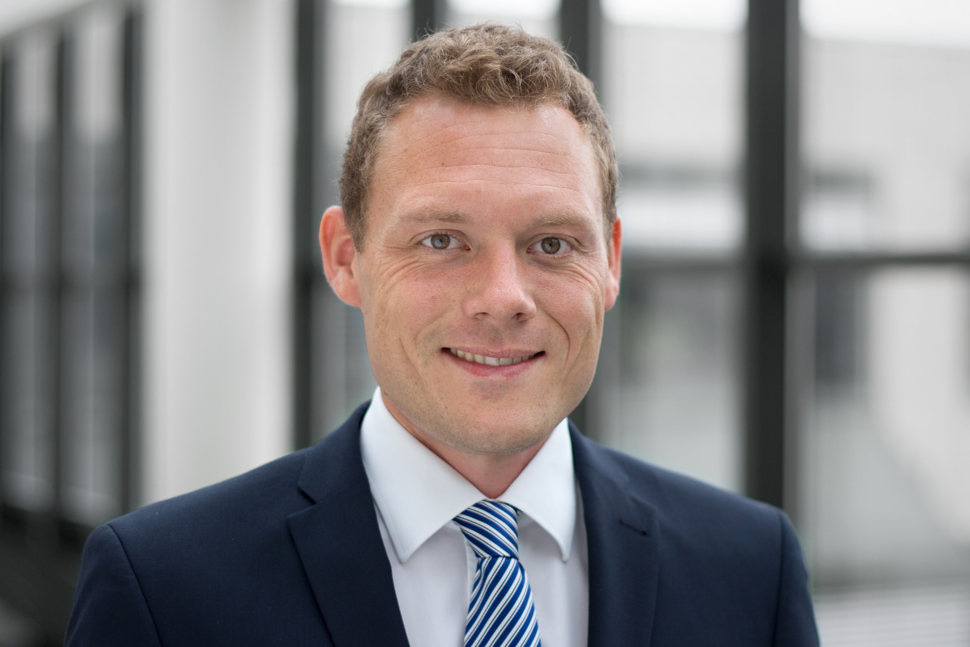 Dr. Hermann Uchtmann, Technology and Innovation Management at Schuler Pressen: “Schuler decided in favor of transfer technology for the high-volume production of BPP, for which we supply the forming technology and automation.”