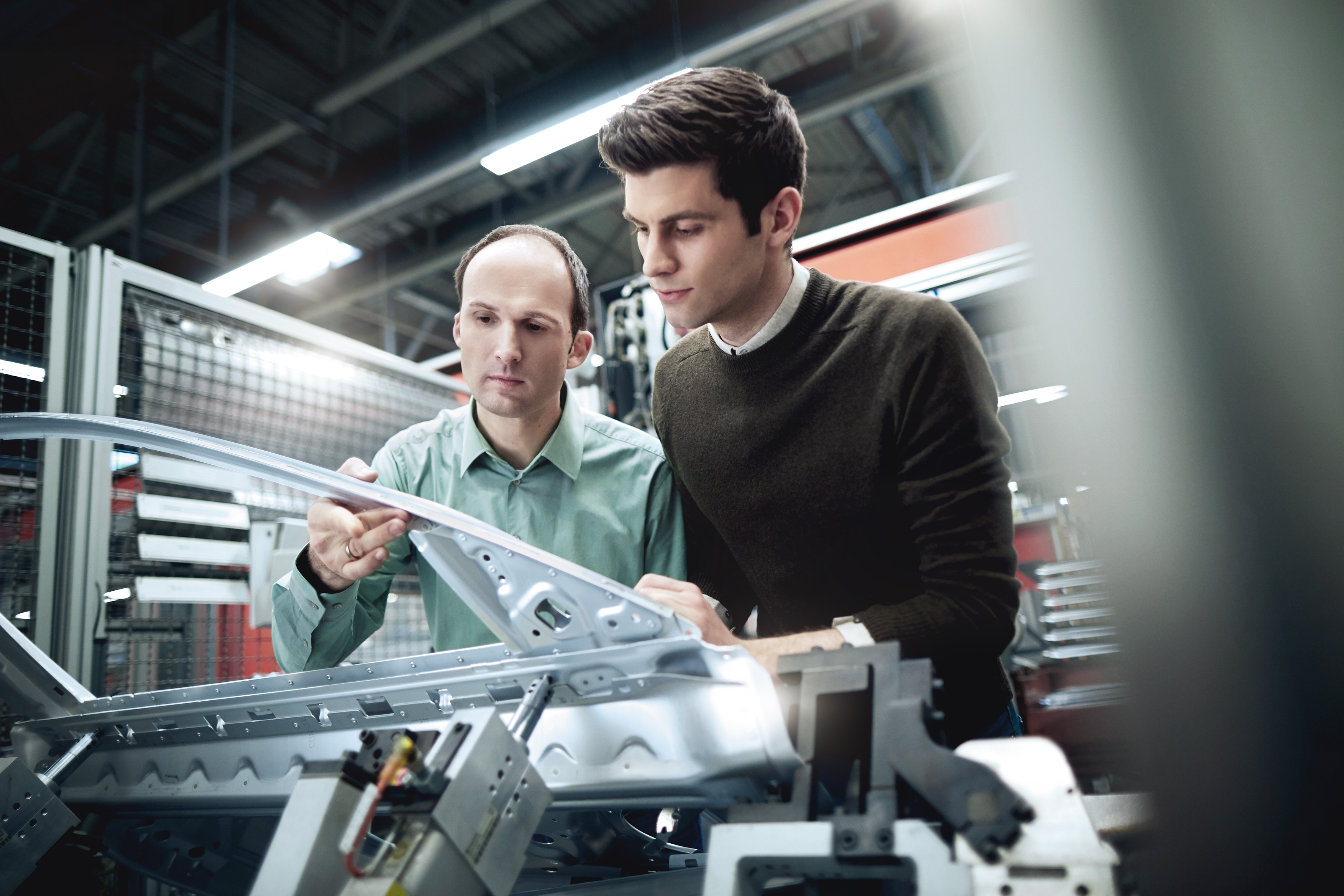 For Dr. Jan-Philipp Weberpals (left), who is responsible for strategic overall planning of laser beam technology at Audi AG in Neckarsulm, the laser is an operating tool that can take on several tasks.