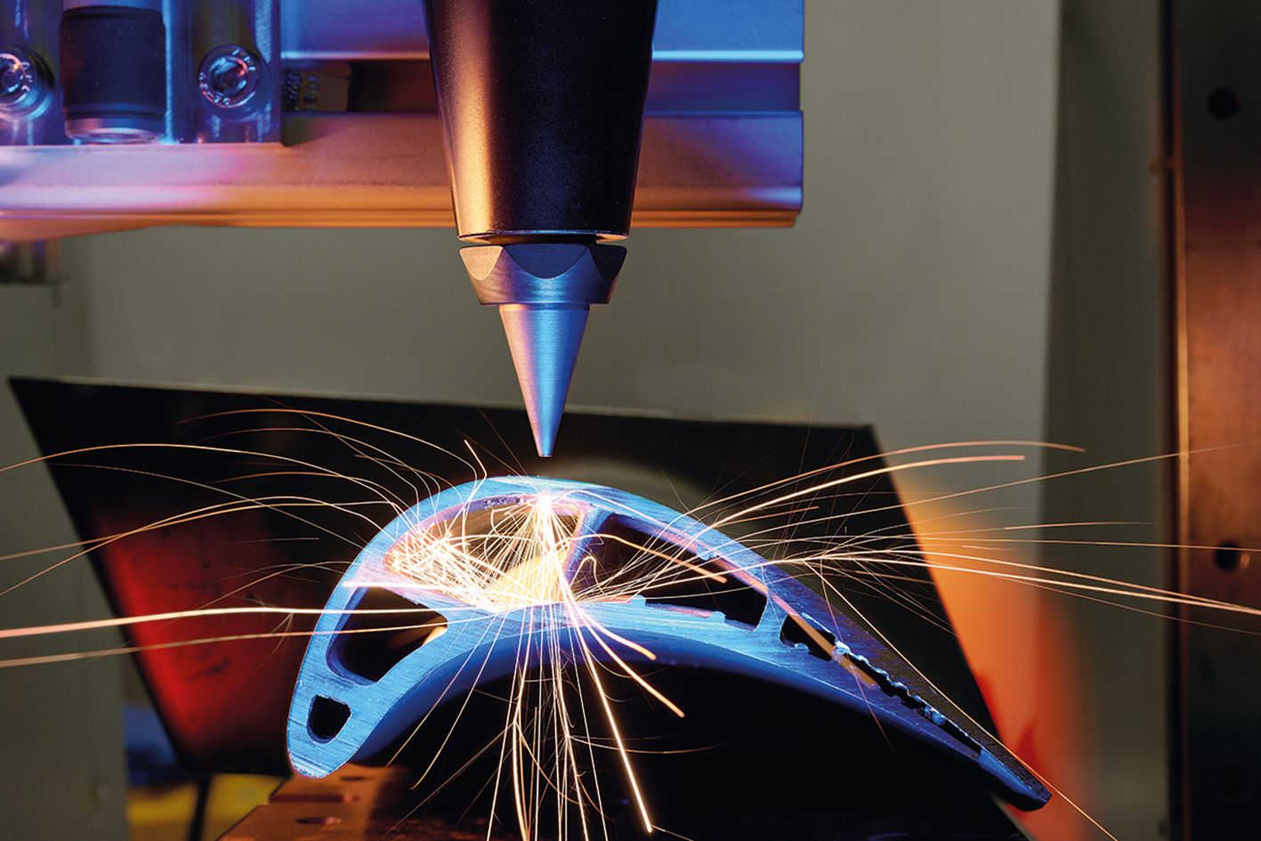 The "Laser-based Manufacturing" technology platform shows SMEs, for example, how the use of laser drilling can optimize their production processes.