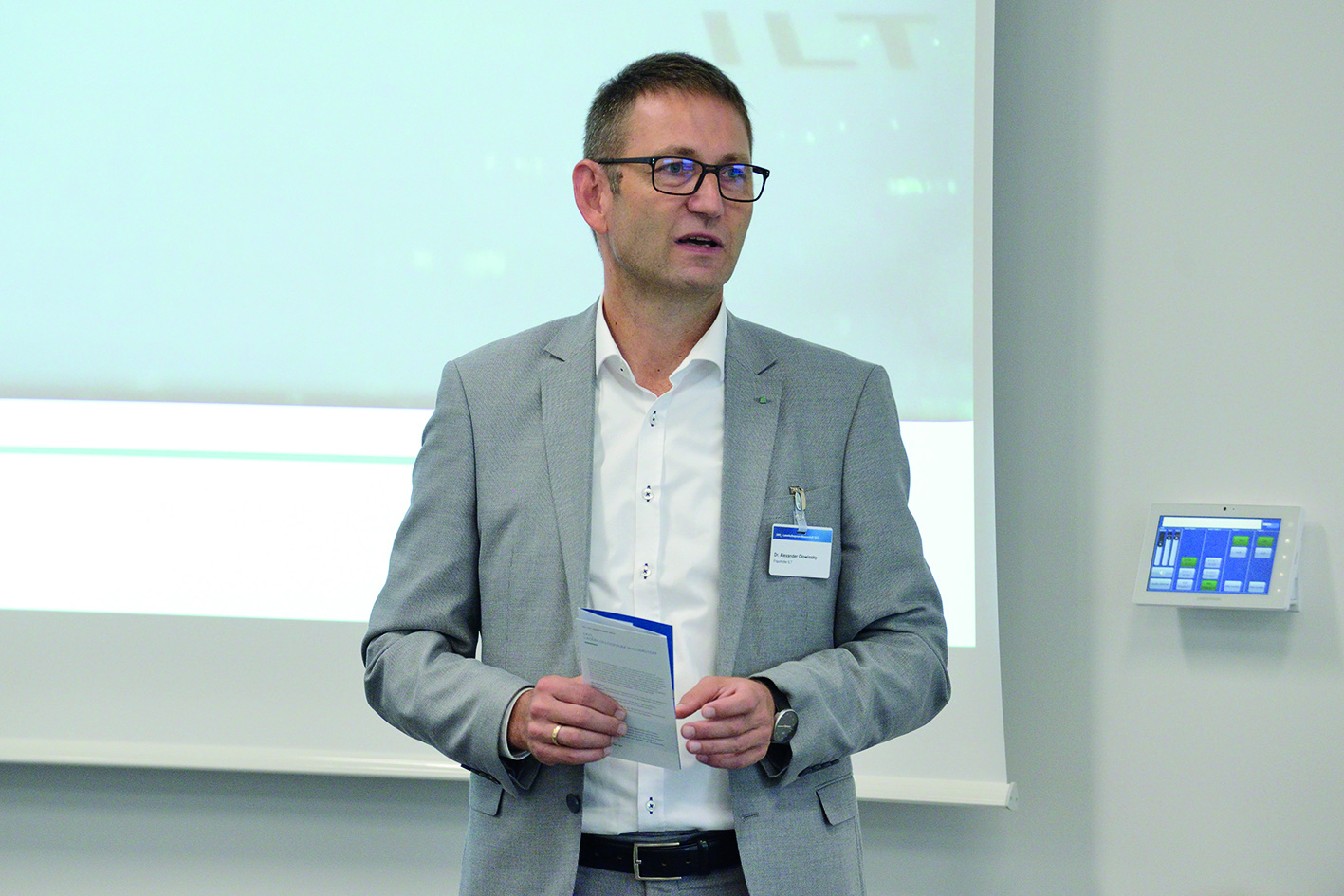 Dr. Alexander Olowinsky, initiator of the LKH2 Laser Colloquium Hydrogen and head of the Joining and Cutting department at Fraunhofer ILT: “Since we offer a wide variety of practical applications, our new hydrogen laboratory is unique.”