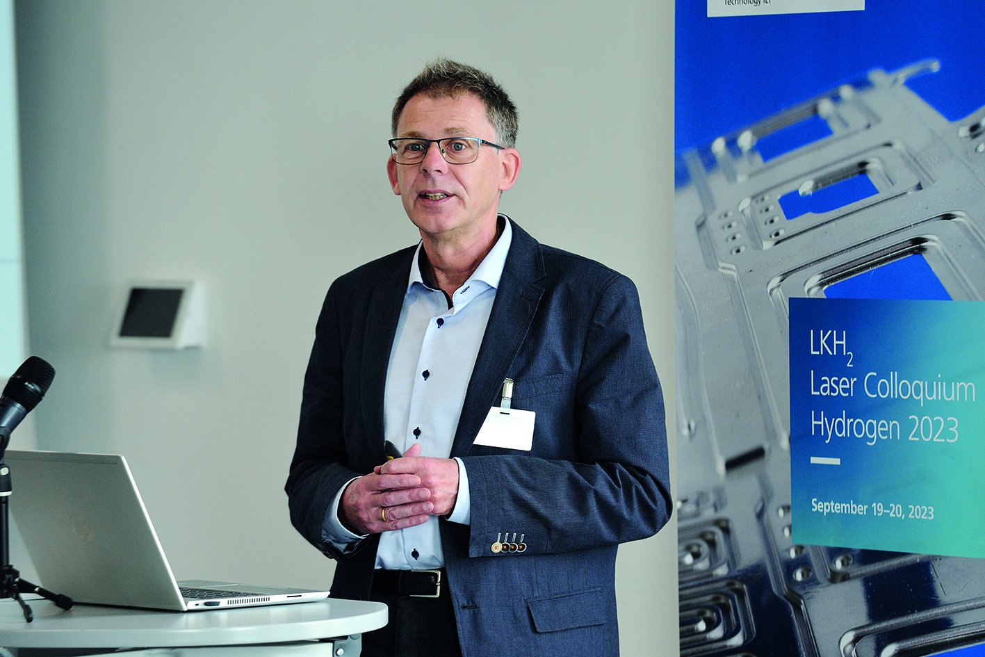 Dr. Frank Schneider, head of the Cutting Group at Fraunhofer ILT: “If the cutting processes are suitably designed and distributed, the processing time for a welded anode-cathode pair can be reduced to one second.”