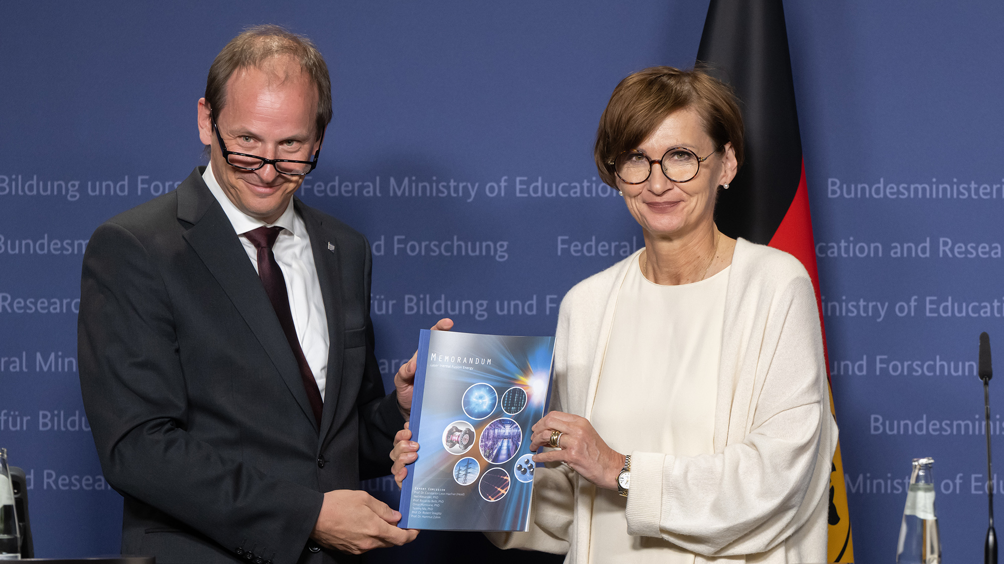 Prof. Constantin Haefner, head of the BMBF expert commission on laser fusion, presented the memorandum on laser-based Inertial Fusion Energy (IFE)  to Federal Research Minister Bettina Stark-Watzinger on May 22, 2023. 
