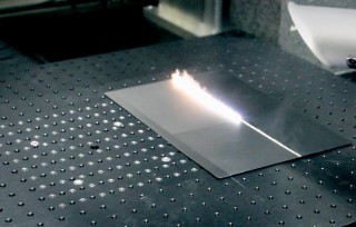 Ablation of a bipolar plate: Ultra-short pulse lasers have long since made the leap to industrial production and established themselves as a high-precision, digital all-round tool.