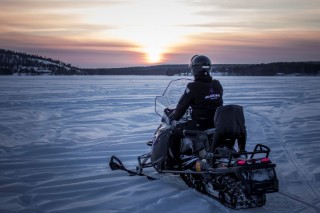 At LASER World of PHOTONICS 2023, the Finnish startup Aurora Powertrains is presenting an electric snowmobile with cold-resistant batteries. The customized joining technology comes from the laser welding experts at Fraunhofer ILT in Aachen, Germany.