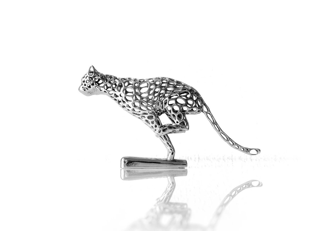 Cheetah hood ornament made of metal, printed with the new low-cost LPBF machine Alpha 140.