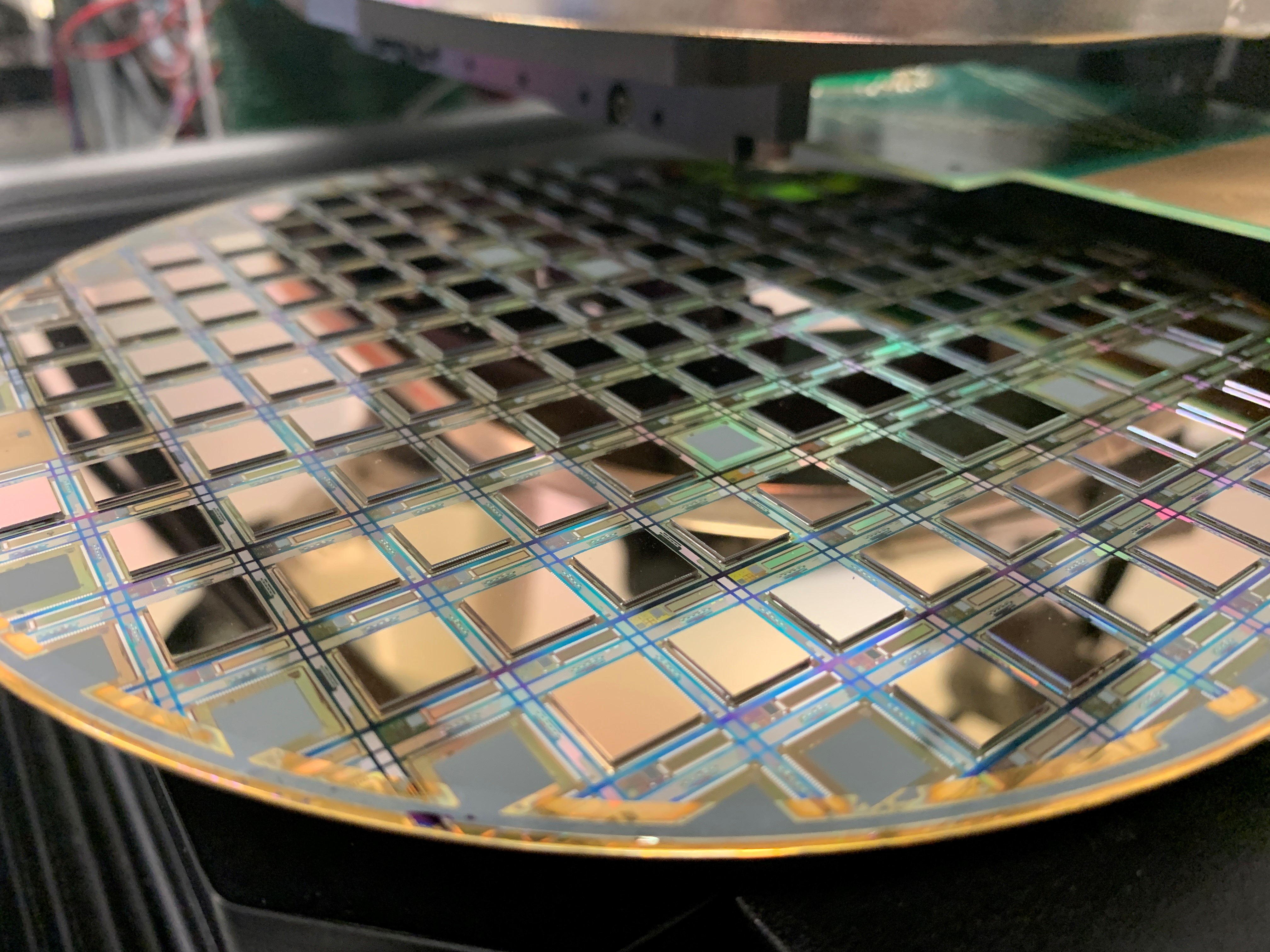 200 mm Si-CMOS wafers with IR detectors processed on it by NIT