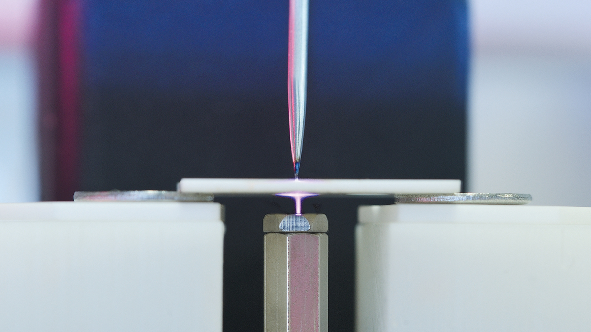 Side view of a single filament barrier discharge.